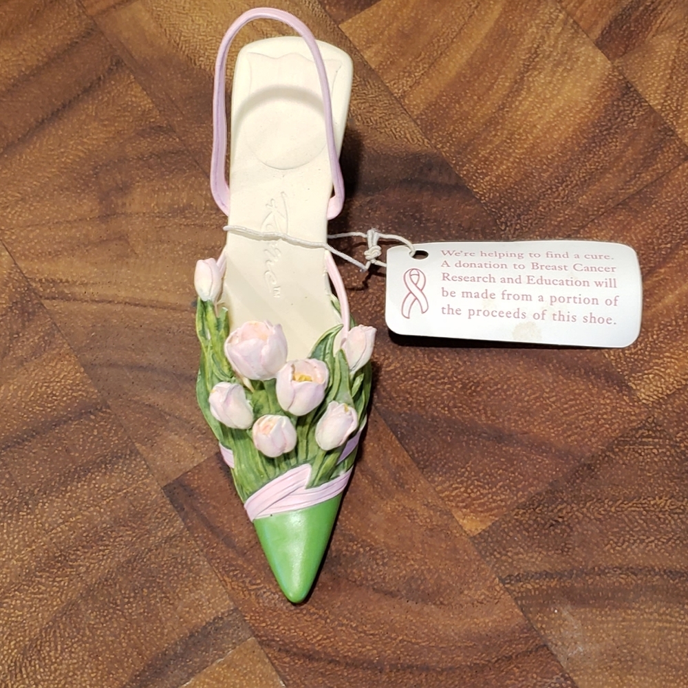 **Hard to find** Just the Right Shoe, Treasured Tulip🌷, 25352, 2003